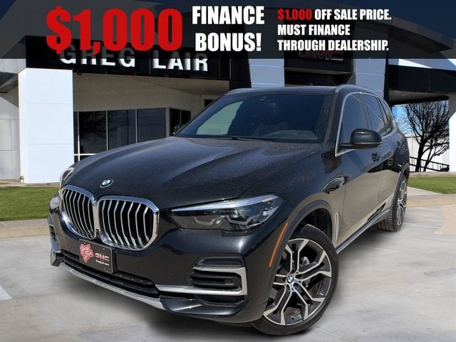 2022 BMW X5 sDrive40i in Black — front three-quarter view